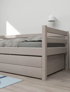 Ausziehbett und 2 Schubladen