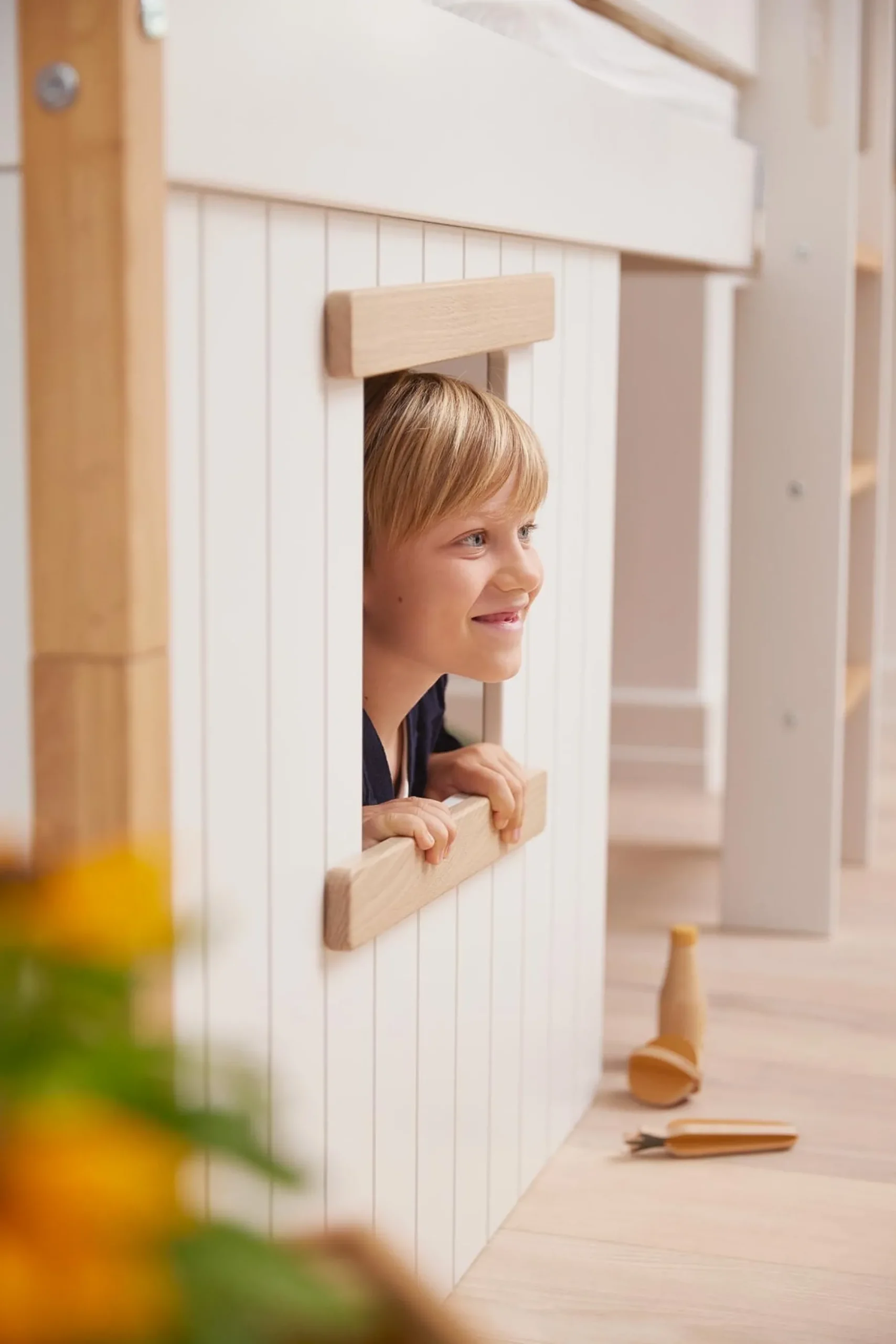 Baumhaus-Bettenfronten, Fensterrahmen aus Holz