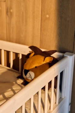 Einzelbett mit Absturzsicherung mit Streben