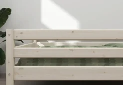 Einzelbett mit Absturzsicherung