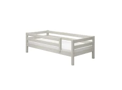 Einzelbett mit Absturzsicherung
