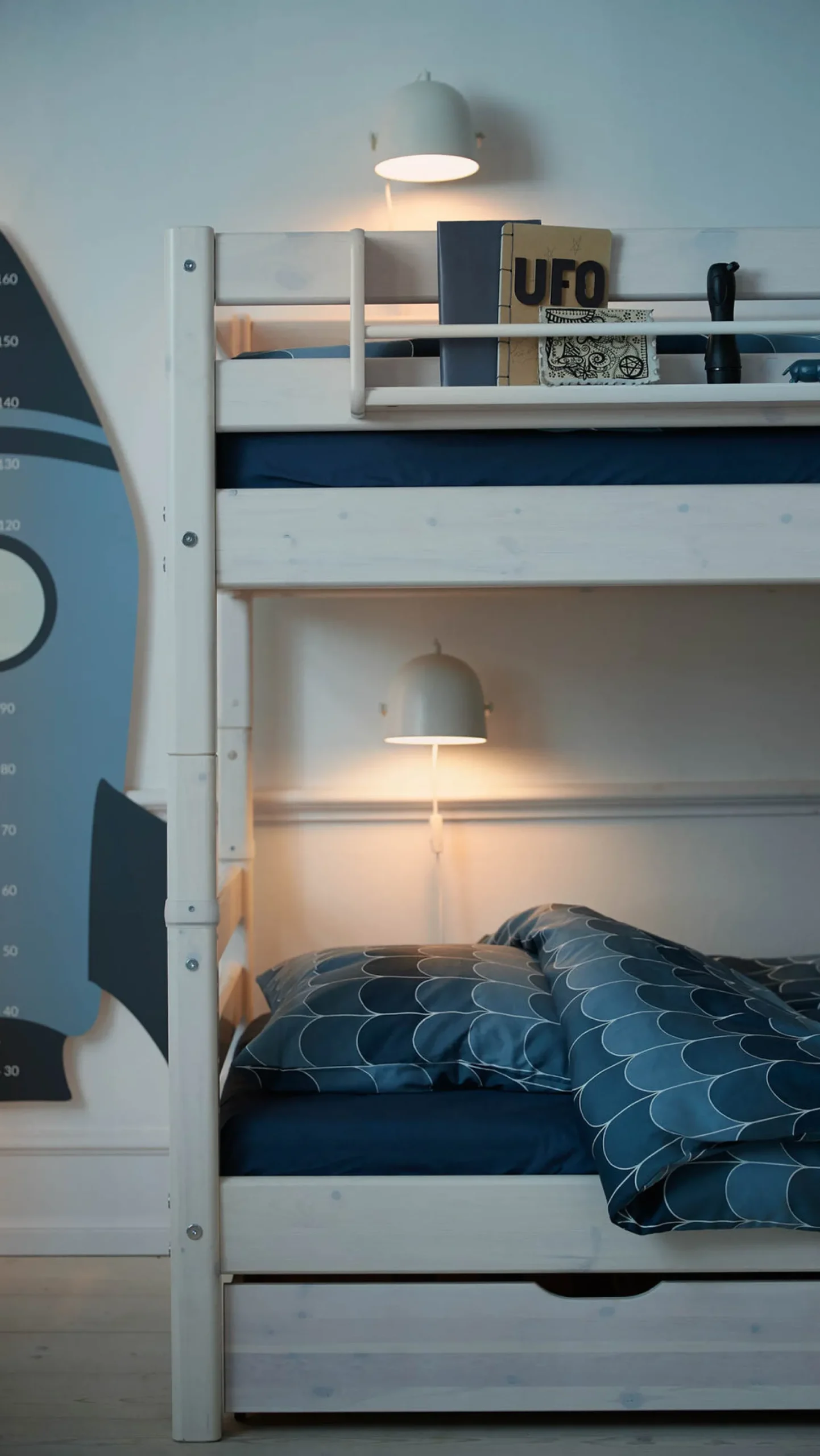 Etagenbett mit senkrechter Leiter