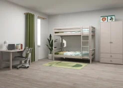 Etagenbett mit zusätzlicher Höhe und senkrechter Leiter