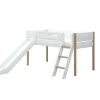 Halbhohes Bett mit Rutsche