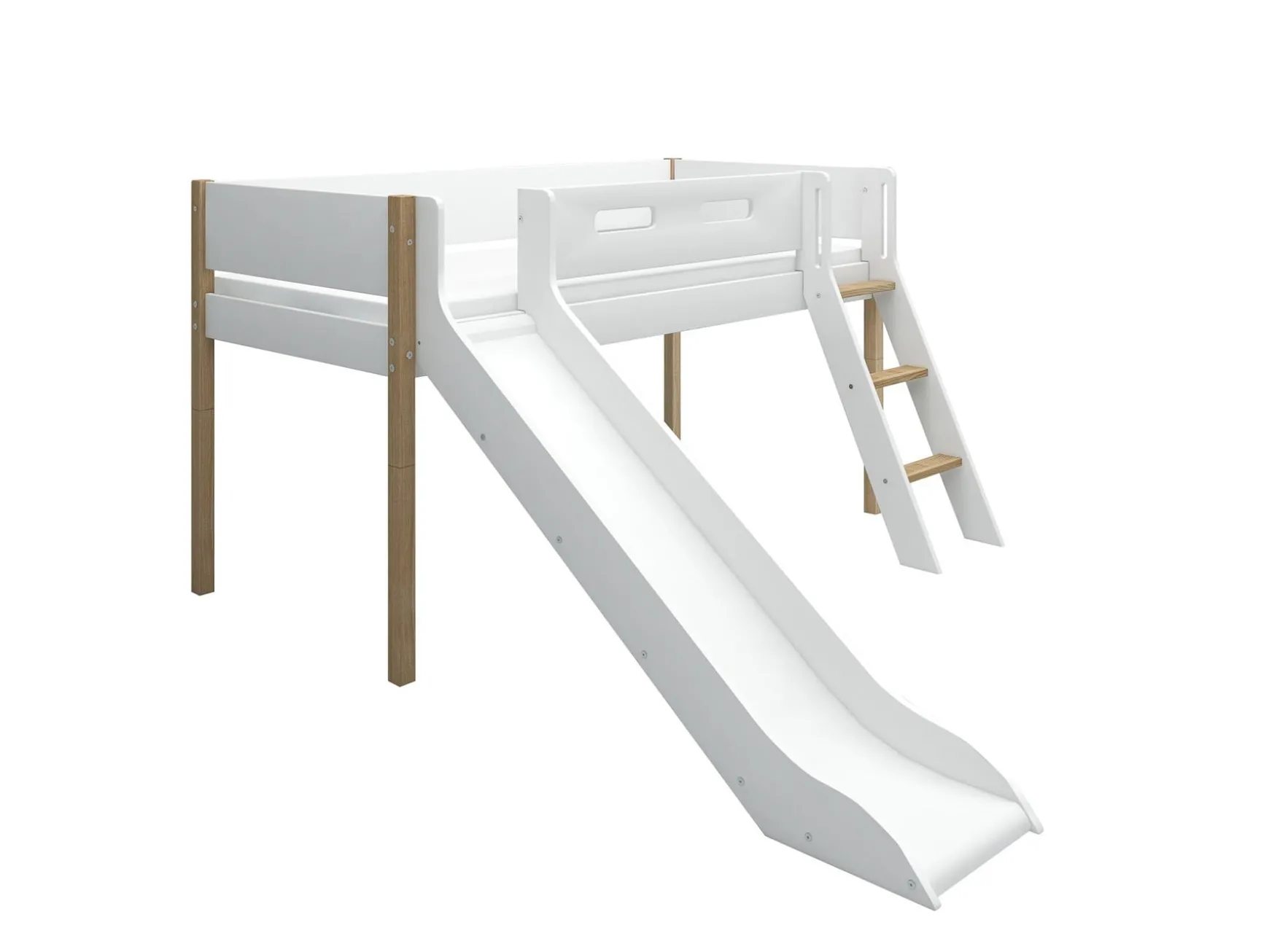 Halbhohes Bett mit Rutsche