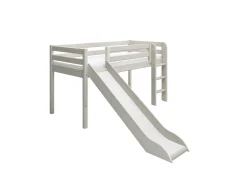Halbhohes Bett mit Rutsche und senkrechter Leiter