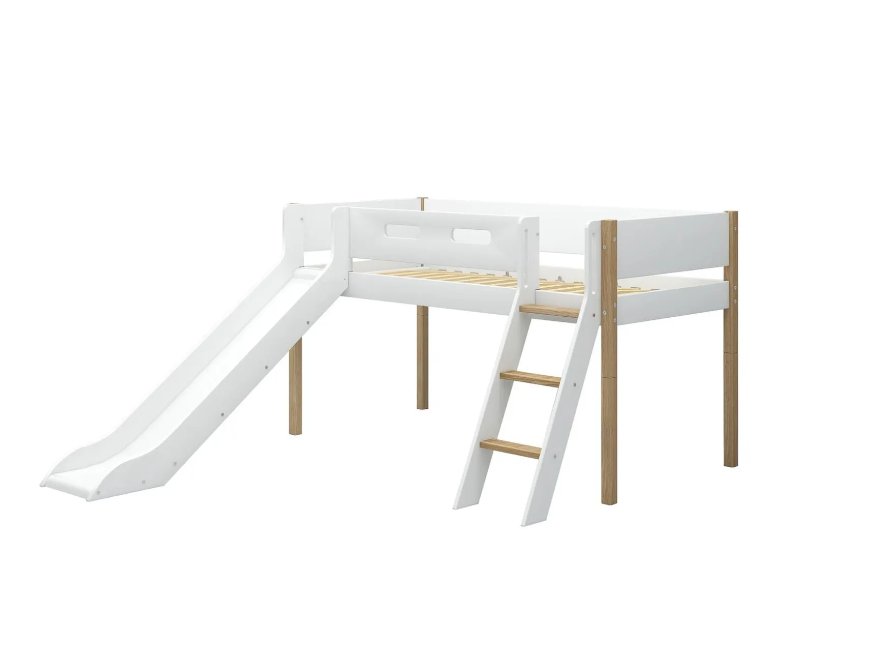 Halbhohes Bett mit Rutsche