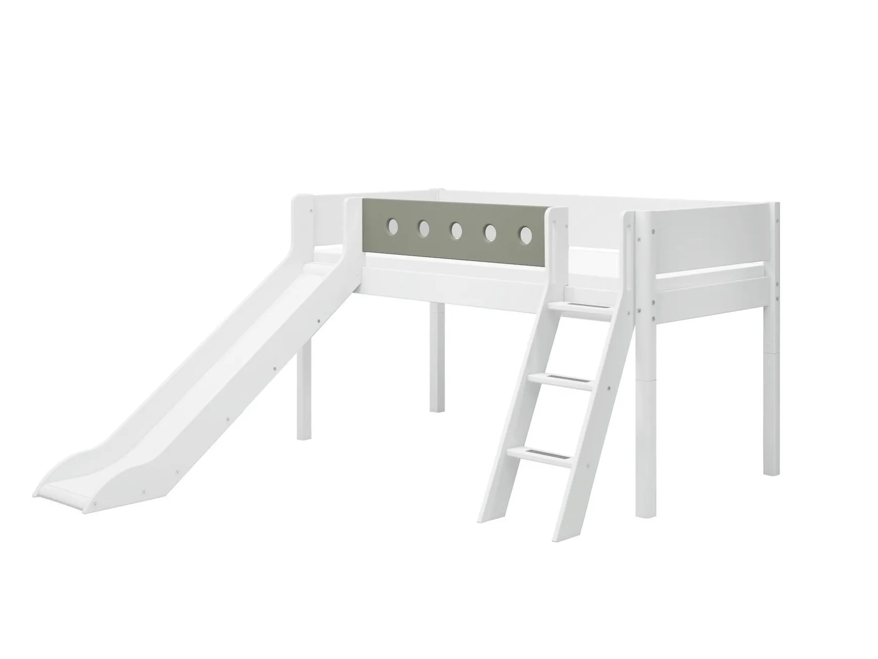 Halbhohes Bett mit Schrägleiter und Rutsche