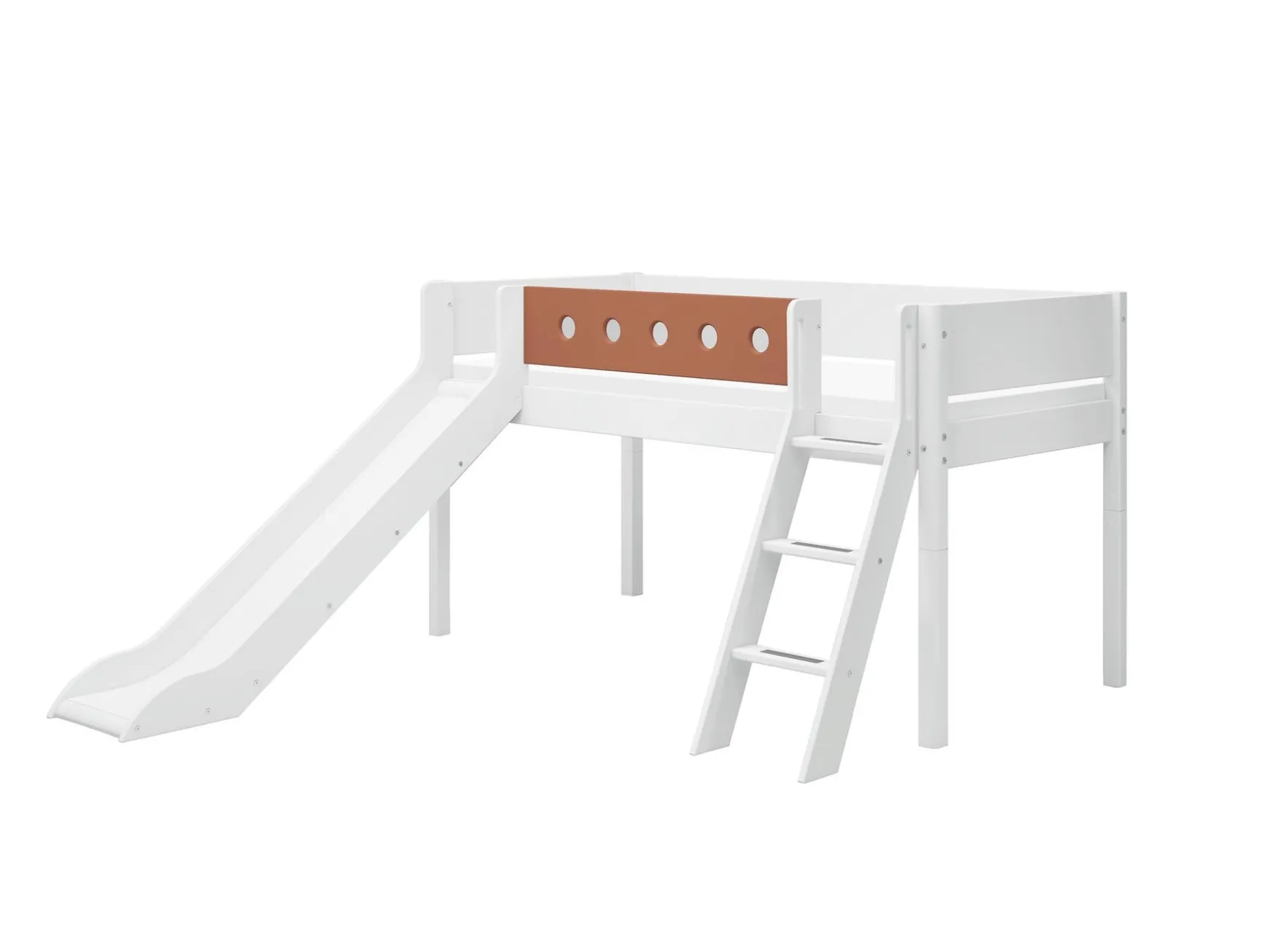 Halbhohes Bett mit Schrägleiter und Rutsche