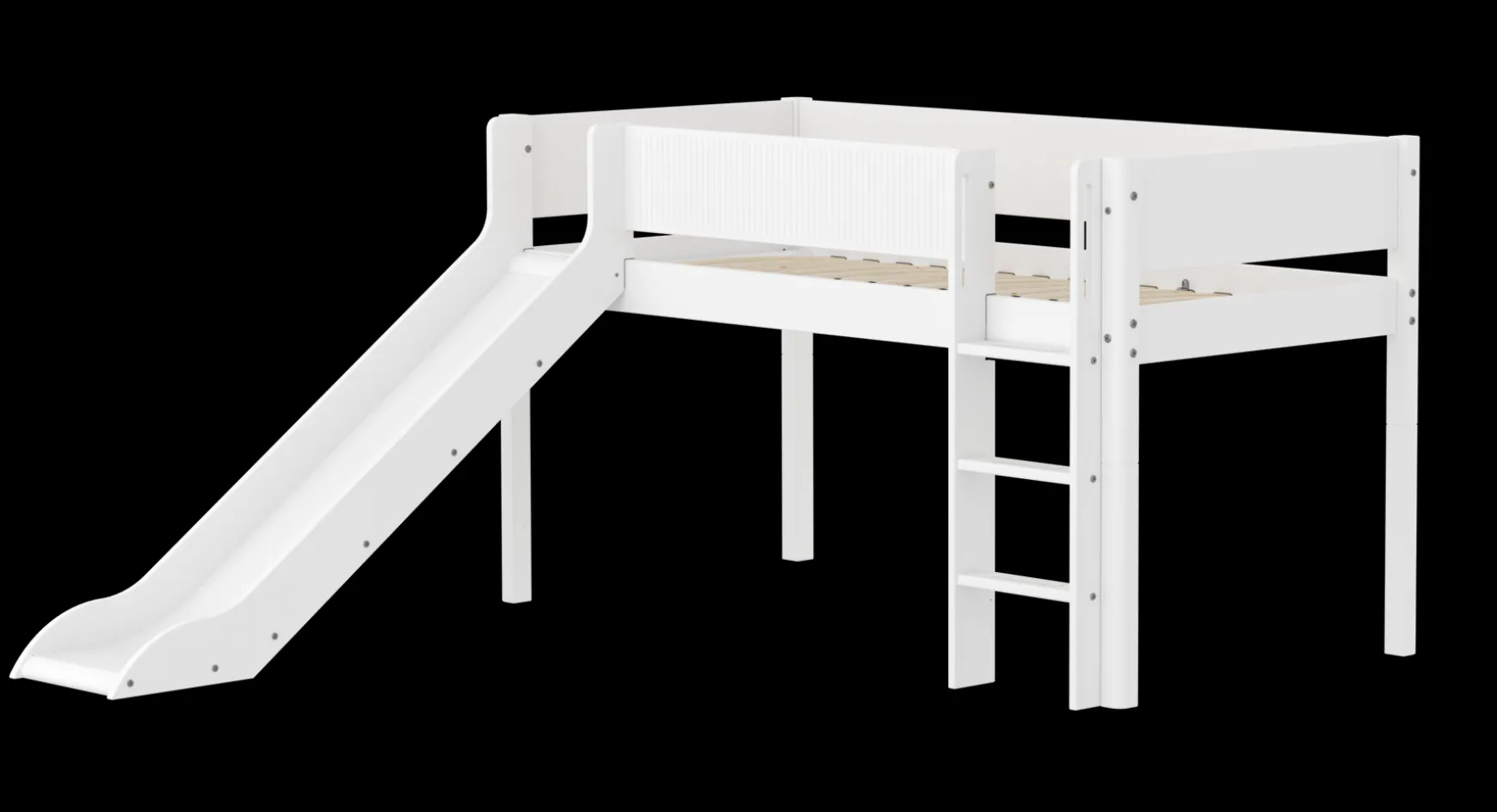 Halbhohes Bett mit Schrägleiter und Rutsche