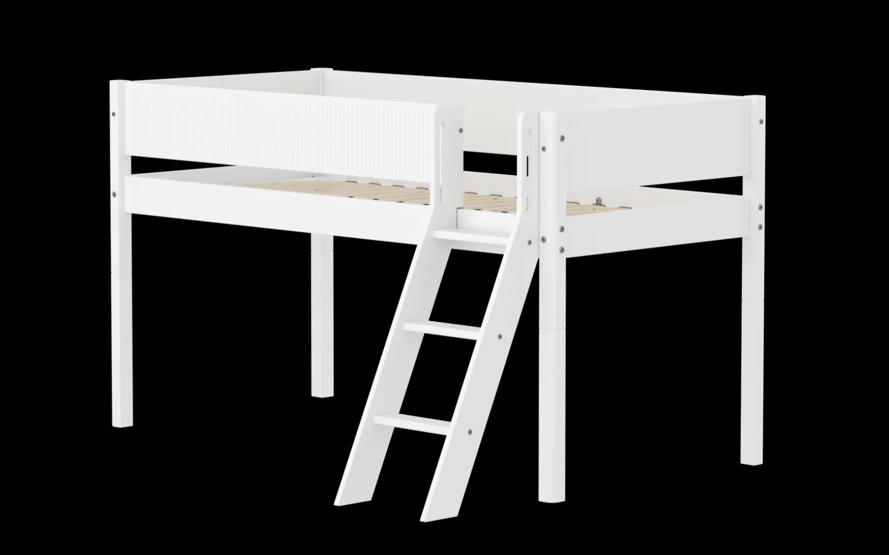Halbhohes Bett mit Schrägleiter
