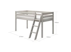 Halbhohes Bett mit Schrägleiter