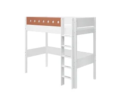Hochbett mit senkrechter Leiter