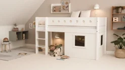 Mittelhohes Bett, gerade Leiter & Baumhaus-Bettenfronten, weiß