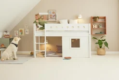 Mittelhohes Bett, gerade Leiter & Baumhaus-Bettenfronten, weiß