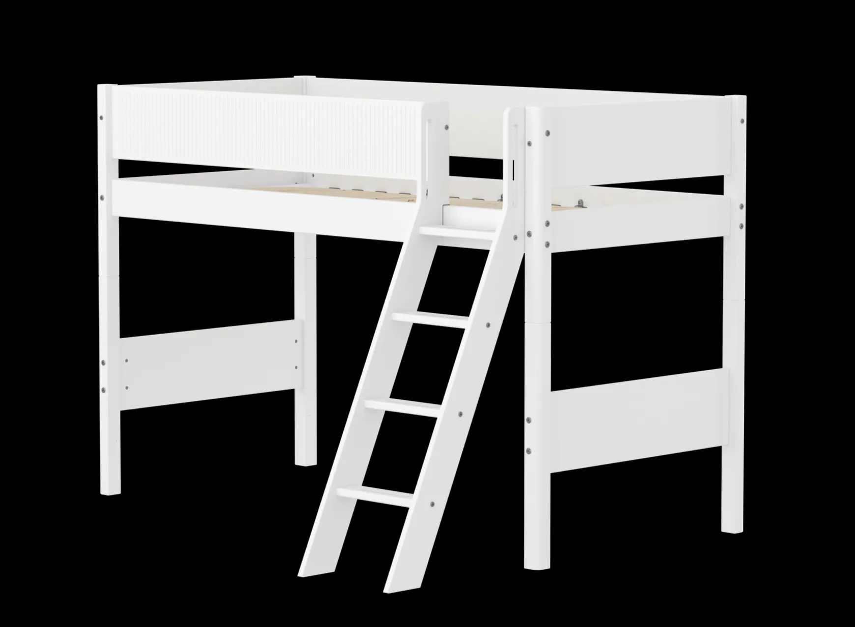 Mittelhohes Bett mit Schrägleiter