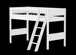 Mittelhohes Bett mit Schrägleiter