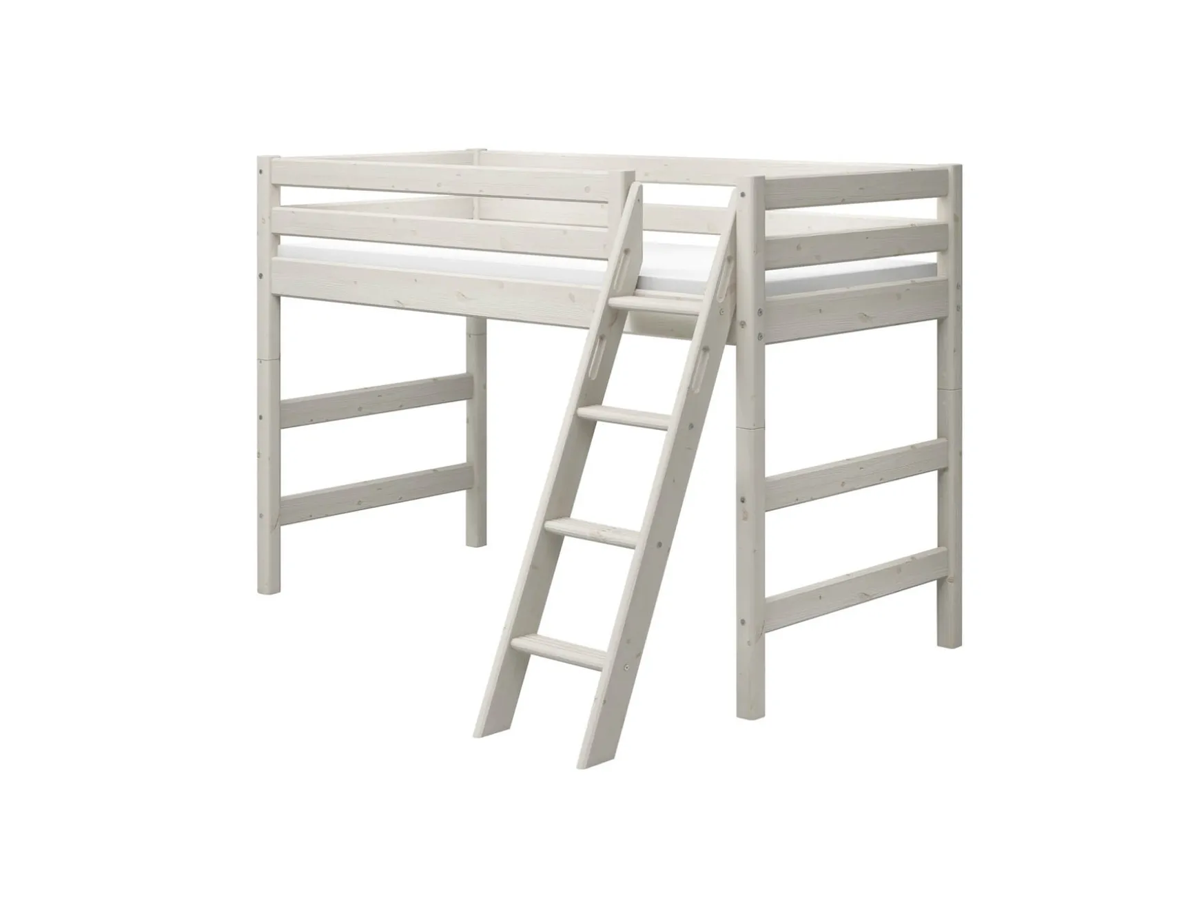 Mittelhohes Bett mit Schrägleiter