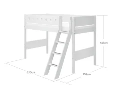 Mittelhohes Bett mit Schrägleiter