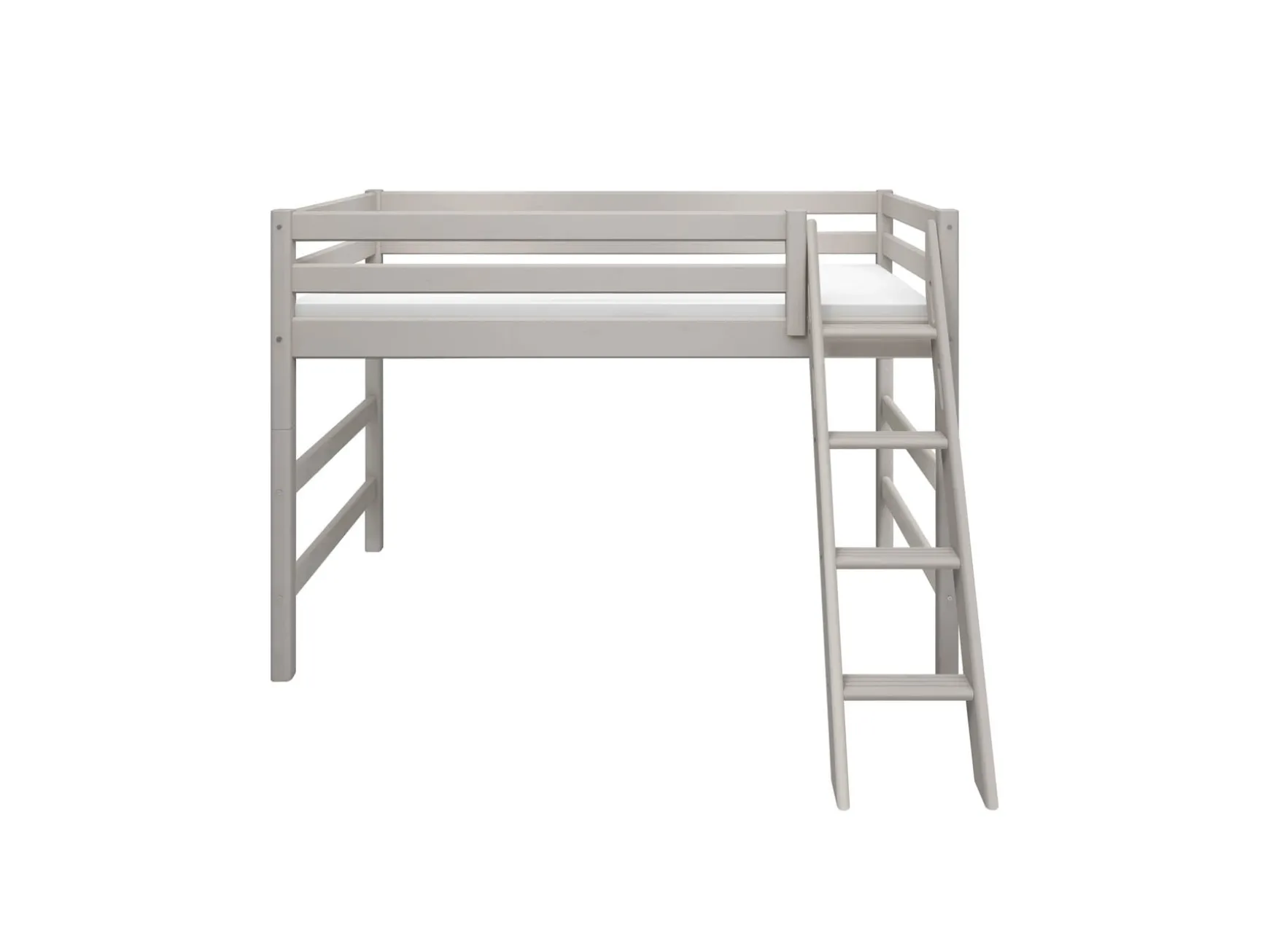 Mittelhohes Bett mit Schrägleiter