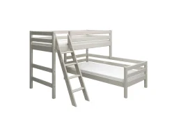 Mittelhohes Bett mit Schrägleiter