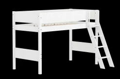 Mittelhohes Bett mit Schrägleiter