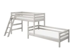 Mittelhohes Bett mit Schrägleiter