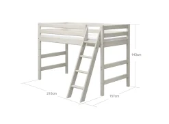 Mittelhohes Bett mit Schrägleiter