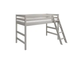 Mittelhohes Bett mit Schrägleiter