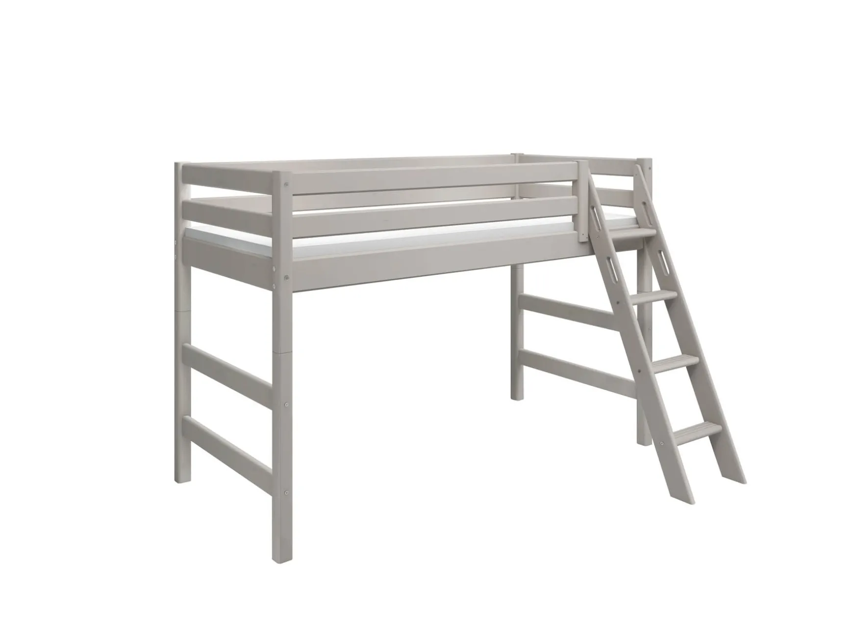 Mittelhohes Bett mit Schrägleiter