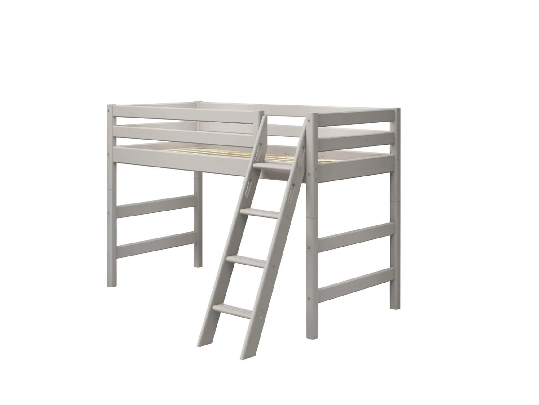 Mittelhohes Bett mit Schrägleiter
