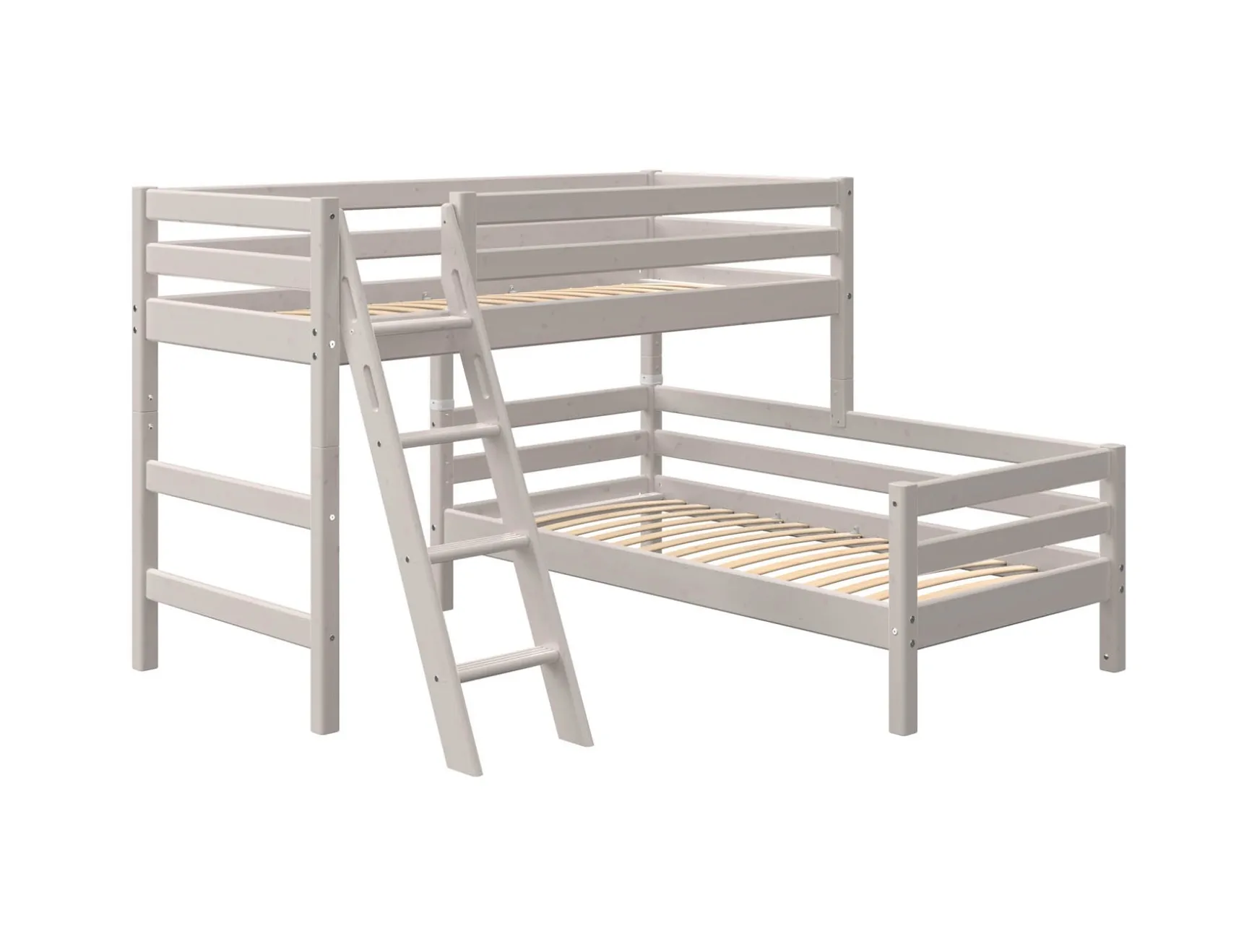 Mittelhohes Bett mit Schrägleiter