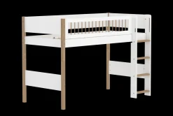 Mittelhohes Bett mit senkrechter Leiter